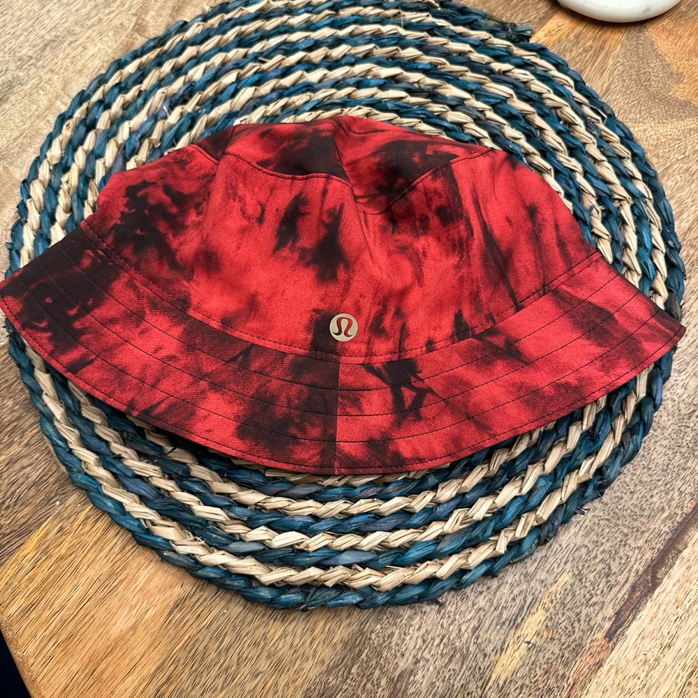 Lululemon reversible bucket hat
